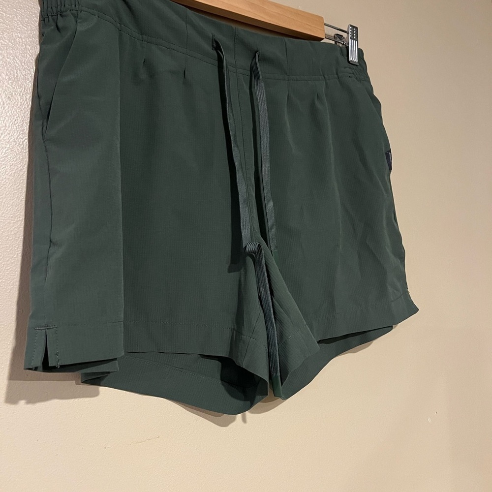 Eddie Bauer Women's Size M Green Pullon Elastic Shorts Hiking Outdoors Camping - Picture 2 of 6